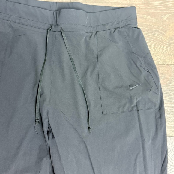 Woman Nike Black Pants - Picture 2 of 6
